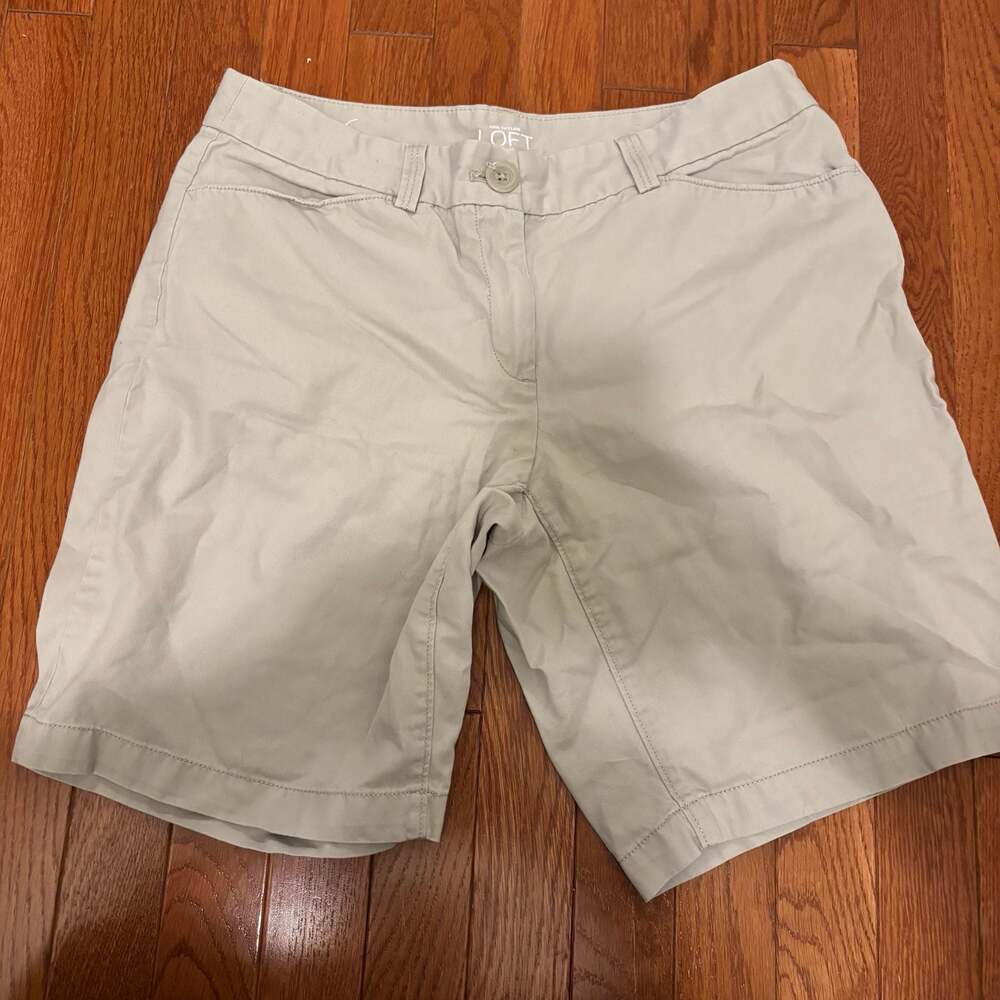 Ann Taylor Loft Curvy Fit Chino Shorts Size 6